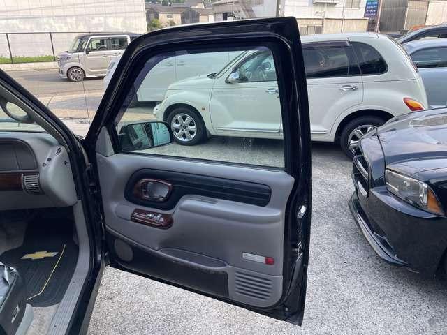 シボレーサバーバン １５００　５．７　Ｖ８　ＥＴＣ　Ｂカメ　社外マフラー　ローダウン（18枚目）