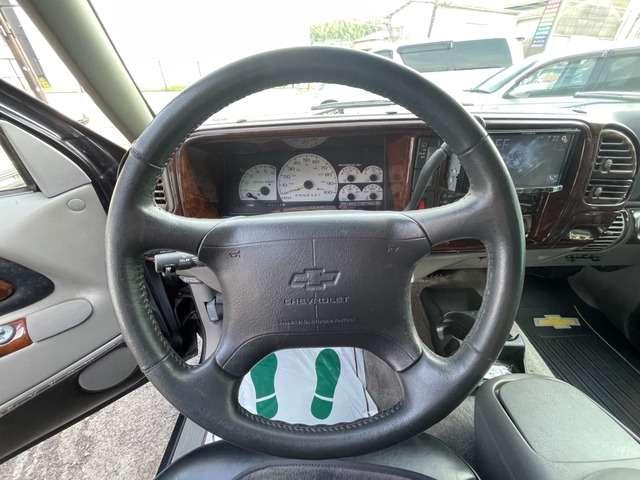 シボレーサバーバン １５００　５．７　Ｖ８　ＥＴＣ　Ｂカメ　社外マフラー　ローダウン（20枚目）