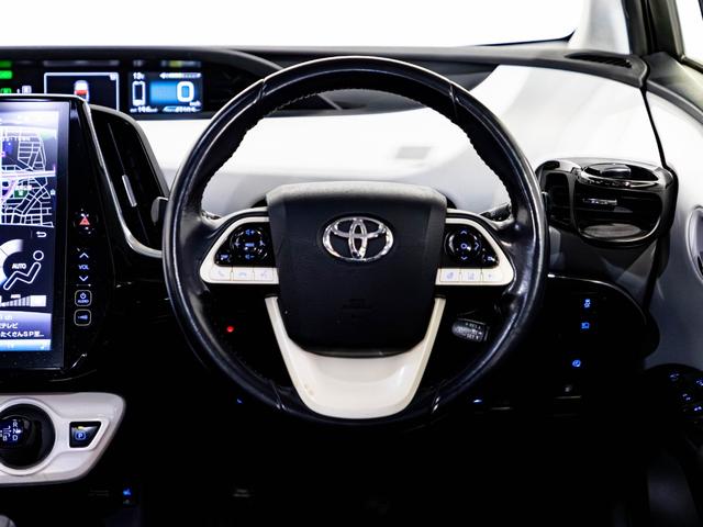プリウスPHV Sナビパッケージ シートカバー 革巻きハンドル ドリンクホルダー 純正ホイール 純正ナビ ステアリングヒーター バックカメラ LEDヘッドライト 純正流用16インチホイール(3枚目)