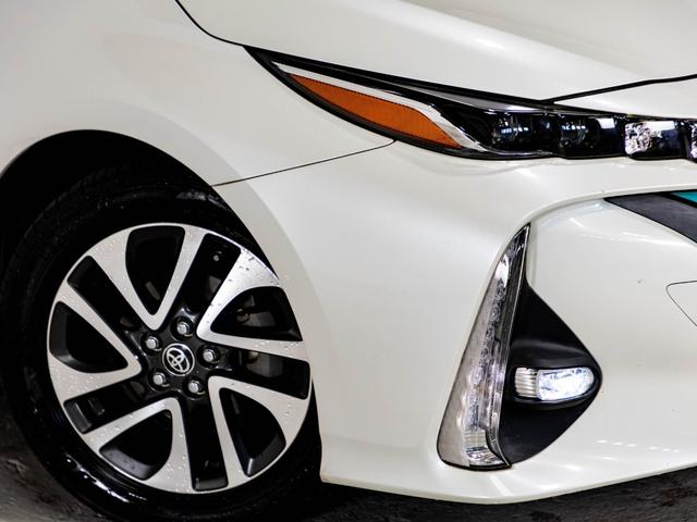 プリウスPHV Sナビパッケージ シートカバー 革巻きハンドル ドリンクホルダー 純正ホイール 純正ナビ ステアリングヒーター バックカメラ LEDヘッドライト 純正流用16インチホイール(8枚目)