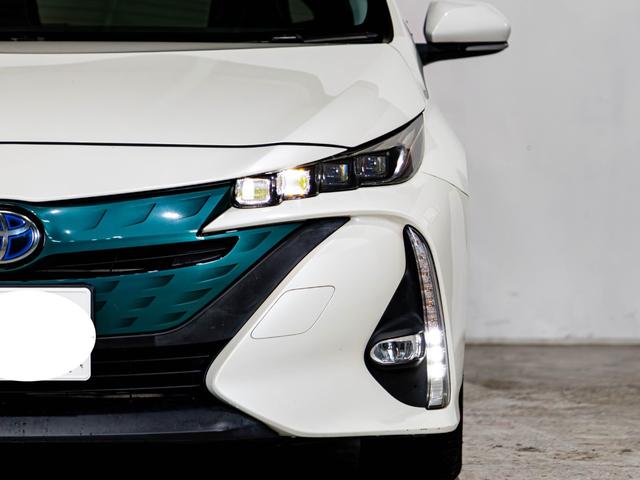 プリウスPHV Sナビパッケージ シートカバー 革巻きハンドル ドリンクホルダー 純正ホイール 純正ナビ ステアリングヒーター バックカメラ LEDヘッドライト 純正流用16インチホイール(12枚目)