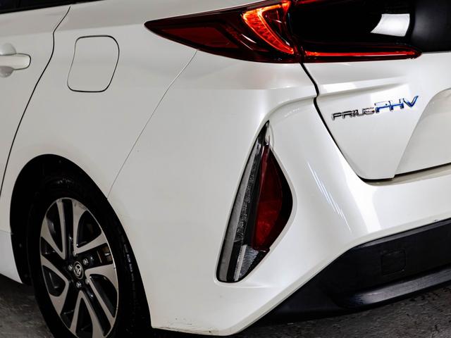 プリウスPHV Sナビパッケージ シートカバー 革巻きハンドル ドリンクホルダー 純正ホイール 純正ナビ ステアリングヒーター バックカメラ LEDヘッドライト 純正流用16インチホイール(19枚目)