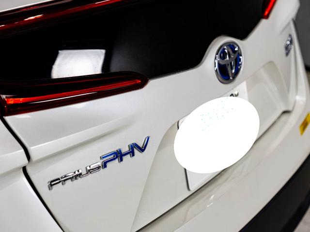プリウスPHV Sナビパッケージ シートカバー 革巻きハンドル ドリンクホルダー 純正ホイール 純正ナビ ステアリングヒーター バックカメラ LEDヘッドライト 純正流用16インチホイール(20枚目)