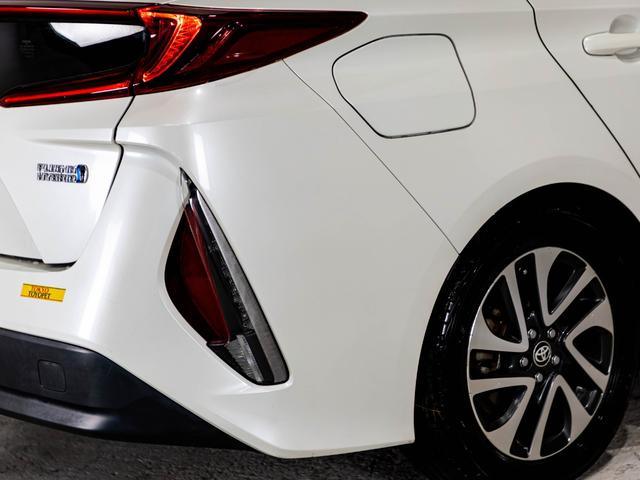 プリウスPHV Sナビパッケージ シートカバー 革巻きハンドル ドリンクホルダー 純正ホイール 純正ナビ ステアリングヒーター バックカメラ LEDヘッドライト 純正流用16インチホイール(22枚目)