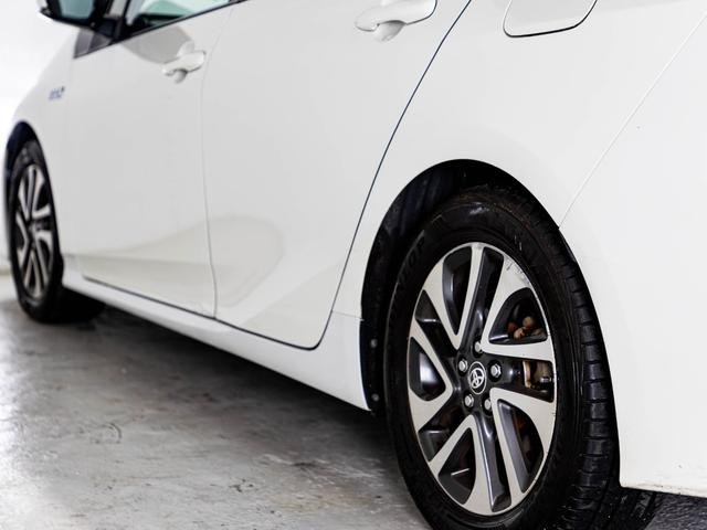 プリウスPHV Sナビパッケージ シートカバー 革巻きハンドル ドリンクホルダー 純正ホイール 純正ナビ ステアリングヒーター バックカメラ LEDヘッドライト 純正流用16インチホイール(29枚目)