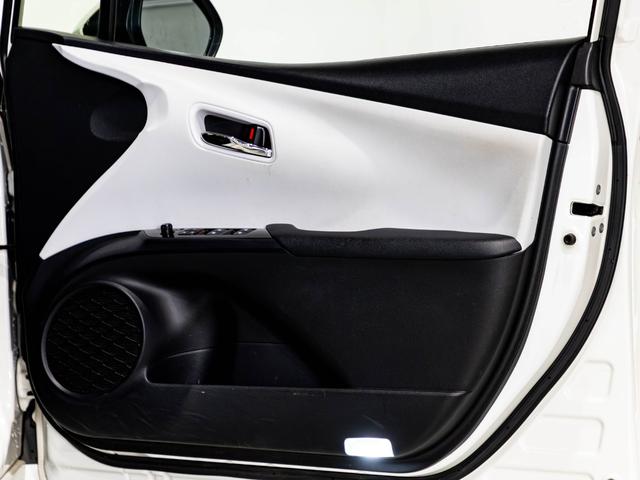 プリウスPHV Sナビパッケージ シートカバー 革巻きハンドル ドリンクホルダー 純正ホイール 純正ナビ ステアリングヒーター バックカメラ LEDヘッドライト 純正流用16インチホイール(31枚目)