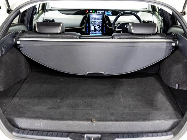 プリウスPHV Sナビパッケージ シートカバー 革巻きハンドル ドリンクホルダー 純正ホイール 純正ナビ ステアリングヒーター バックカメラ LEDヘッドライト 純正流用16インチホイール(35枚目)