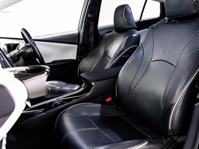 プリウスPHV Sナビパッケージ シートカバー 革巻きハンドル ドリンクホルダー 純正ホイール 純正ナビ ステアリングヒーター バックカメラ LEDヘッドライト 純正流用16インチホイール(39枚目)