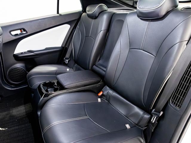 プリウスPHV Sナビパッケージ シートカバー 革巻きハンドル ドリンクホルダー 純正ホイール 純正ナビ ステアリングヒーター バックカメラ LEDヘッドライト 純正流用16インチホイール(41枚目)