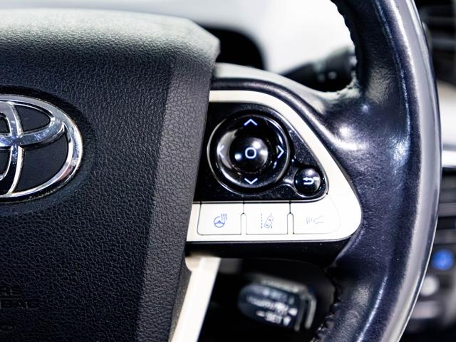 プリウスPHV Sナビパッケージ シートカバー 革巻きハンドル ドリンクホルダー 純正ホイール 純正ナビ ステアリングヒーター バックカメラ LEDヘッドライト 純正流用16インチホイール(44枚目)
