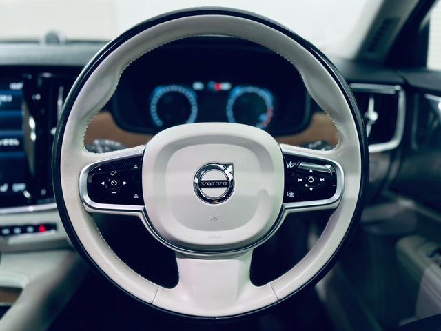 Ｖ９０ Ｔ６　ＡＷＤ　インスクリプション　５／６ＧＷ特別料金／Ｂ＆Ｗ／ＳＲ／正規Ｄ車／第三者機関鑑定済／ベージュ革／前後ドラレコ／前席マッサージ機能／シートクーラー／ステアリングヒーター／パイロットアシスト／ＥＴＣ／整備記録／取説／スペアキー（31枚目）