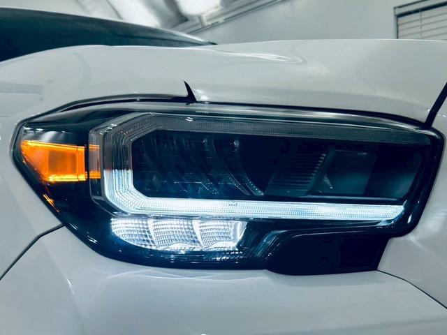 タコマ ダブルキャブ　ＴＲＤオフロード　新車並行／電動サンルーフ／ＴＲＤスキッドプレート／社外ヘッドライト／ＡｐｐｌｅＣａｒＰｌａｙ／黒革シート／社外フロントグリル／全周囲カメラ／ＪＢＬ純正カーオーディオ／ＪＢＬスピーカー／シートヒーター（17枚目）
