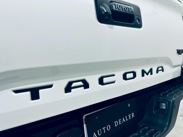 タコマ ダブルキャブ　ＴＲＤオフロード　新車並行／電動サンルーフ／ＴＲＤスキッドプレート／社外ヘッドライト／ＡｐｐｌｅＣａｒＰｌａｙ／黒革シート／社外フロントグリル／全周囲カメラ／ＪＢＬ純正カーオーディオ／ＪＢＬスピーカー／シートヒーター（31枚目）