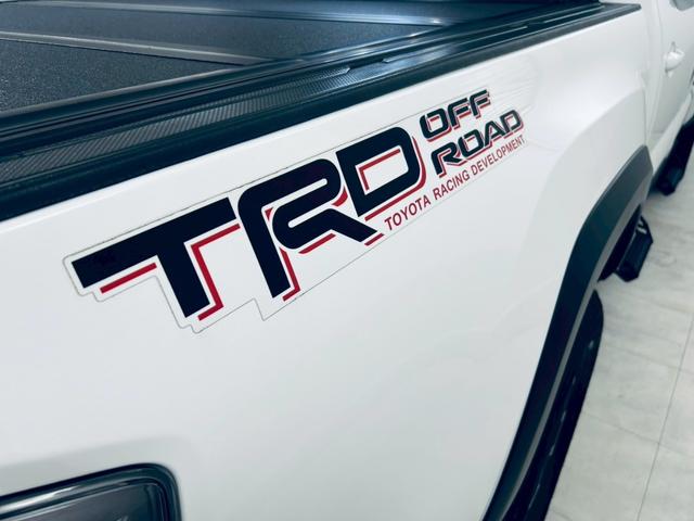 タコマ ダブルキャブ　ＴＲＤオフロード　新車並行／電動サンルーフ／ＴＲＤスキッドプレート／社外ヘッドライト／ＡｐｐｌｅＣａｒＰｌａｙ／黒革シート／社外フロントグリル／全周囲カメラ／ＪＢＬ純正カーオーディオ／ＪＢＬスピーカー／シートヒーター（33枚目）