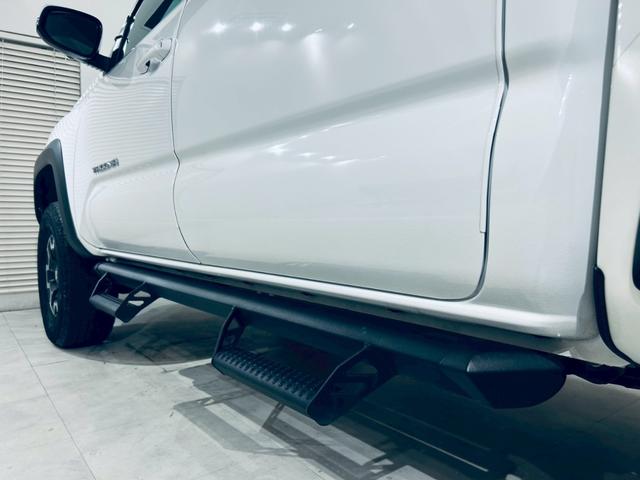 タコマ ダブルキャブ　ＴＲＤオフロード　新車並行／電動サンルーフ／ＴＲＤスキッドプレート／社外ヘッドライト／ＡｐｐｌｅＣａｒＰｌａｙ／黒革シート／社外フロントグリル／全周囲カメラ／ＪＢＬ純正カーオーディオ／ＪＢＬスピーカー／シートヒーター（35枚目）