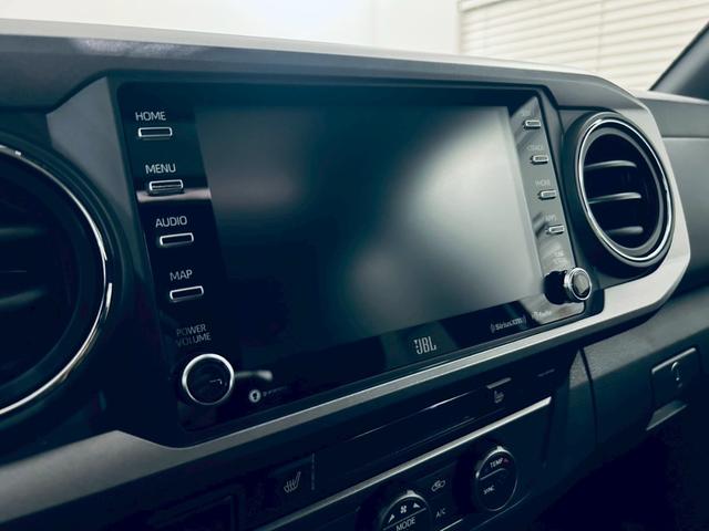 タコマ ダブルキャブ　ＴＲＤオフロード　新車並行／電動サンルーフ／ＴＲＤスキッドプレート／社外ヘッドライト／ＡｐｐｌｅＣａｒＰｌａｙ／黒革シート／社外フロントグリル／全周囲カメラ／ＪＢＬ純正カーオーディオ／ＪＢＬスピーカー／シートヒーター（55枚目）