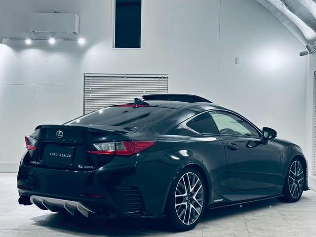 ＲＣ ＲＣ３００ｈ　Ｆスポーツ　ＴＲＤフルエアロ／ＴＲＤマフラー／サンルーフ／カーボンリアスポイラー／社外車高調／ＰＰＴ３スロットルコントローラー／ドライブレコーダー／コーナービューカメラ／バックカメラ／シートヒーター・クーラー／（7枚目）
