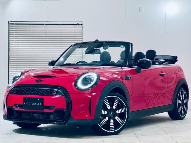 MINI クーパSコンバチブルプレミアムプラスPクラシクトリム ユニオンジャックトップ/ブラックエクステリア/ブラックレザーシート/純正オプション18AW/シートヒーター/Apple CarPlay/UJテールライト/前後センサー/バックカメラ/ミラーETC(2枚目)