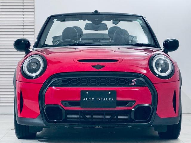 MINI クーパSコンバチブルプレミアムプラスPクラシクトリム ユニオンジャックトップ/ブラックエクステリア/ブラックレザーシート/純正オプション18AW/シートヒーター/Apple CarPlay/UJテールライト/前後センサー/バックカメラ/ミラーETC(5枚目)