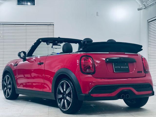 MINI クーパSコンバチブルプレミアムプラスPクラシクトリム ユニオンジャックトップ/ブラックエクステリア/ブラックレザーシート/純正オプション18AW/シートヒーター/Apple CarPlay/UJテールライト/前後センサー/バックカメラ/ミラーETC(11枚目)