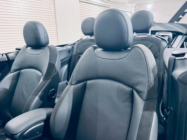 MINI クーパSコンバチブルプレミアムプラスPクラシクトリム ユニオンジャックトップ/ブラックエクステリア/ブラックレザーシート/純正オプション18AW/シートヒーター/Apple CarPlay/UJテールライト/前後センサー/バックカメラ/ミラーETC(19枚目)