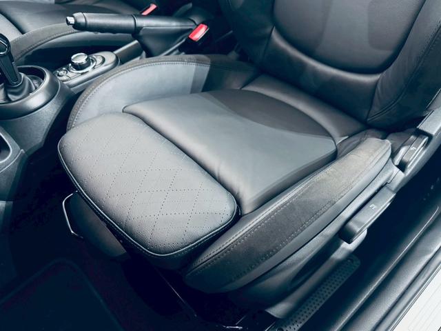 MINI クーパSコンバチブルプレミアムプラスPクラシクトリム ユニオンジャックトップ/ブラックエクステリア/ブラックレザーシート/純正オプション18AW/シートヒーター/Apple CarPlay/UJテールライト/前後センサー/バックカメラ/ミラーETC(20枚目)