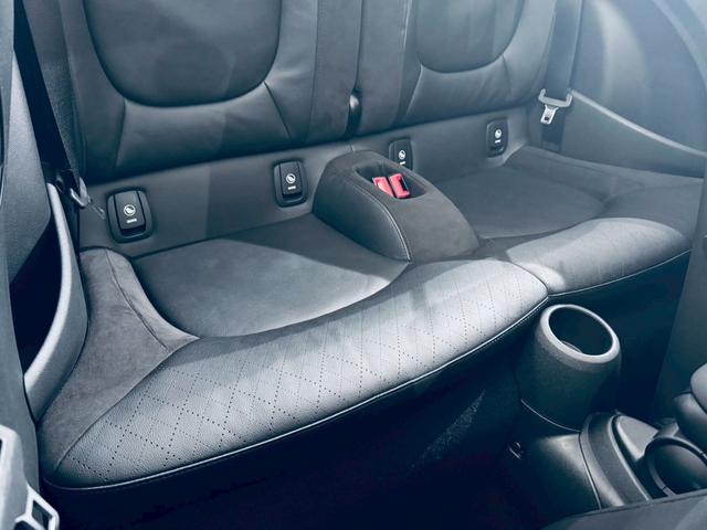 MINI クーパSコンバチブルプレミアムプラスPクラシクトリム ユニオンジャックトップ/ブラックエクステリア/ブラックレザーシート/純正オプション18AW/シートヒーター/Apple CarPlay/UJテールライト/前後センサー/バックカメラ/ミラーETC(23枚目)