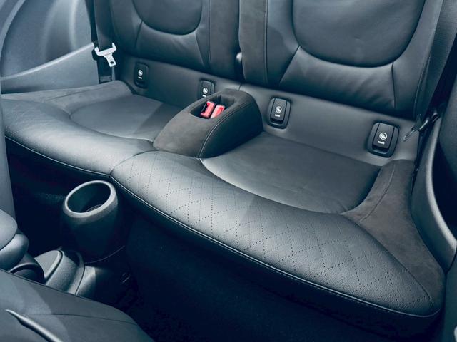 MINI クーパSコンバチブルプレミアムプラスPクラシクトリム ユニオンジャックトップ/ブラックエクステリア/ブラックレザーシート/純正オプション18AW/シートヒーター/Apple CarPlay/UJテールライト/前後センサー/バックカメラ/ミラーETC(25枚目)