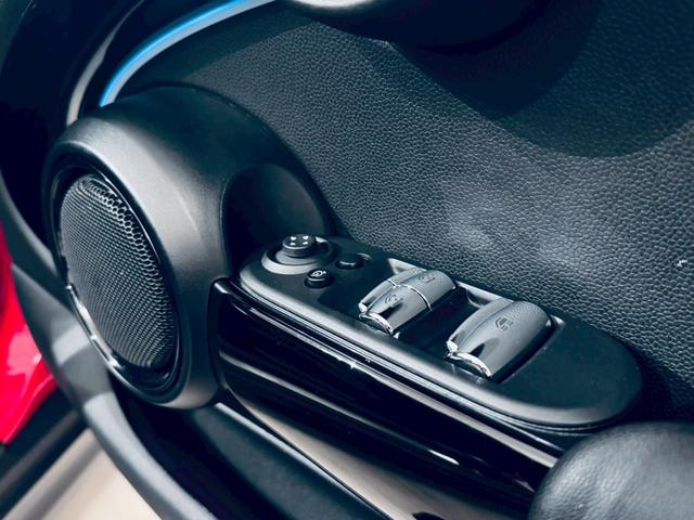 MINI クーパSコンバチブルプレミアムプラスPクラシクトリム ユニオンジャックトップ/ブラックエクステリア/ブラックレザーシート/純正オプション18AW/シートヒーター/Apple CarPlay/UJテールライト/前後センサー/バックカメラ/ミラーETC(27枚目)