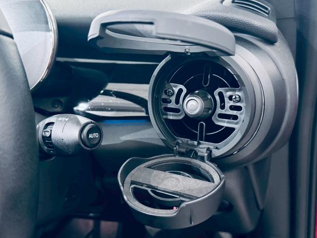 MINI クーパSコンバチブルプレミアムプラスPクラシクトリム ユニオンジャックトップ/ブラックエクステリア/ブラックレザーシート/純正オプション18AW/シートヒーター/Apple CarPlay/UJテールライト/前後センサー/バックカメラ/ミラーETC(30枚目)