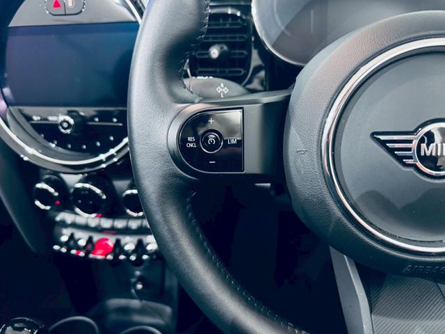 MINI クーパSコンバチブルプレミアムプラスPクラシクトリム ユニオンジャックトップ/ブラックエクステリア/ブラックレザーシート/純正オプション18AW/シートヒーター/Apple CarPlay/UJテールライト/前後センサー/バックカメラ/ミラーETC(32枚目)