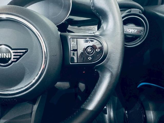 MINI クーパSコンバチブルプレミアムプラスPクラシクトリム ユニオンジャックトップ/ブラックエクステリア/ブラックレザーシート/純正オプション18AW/シートヒーター/Apple CarPlay/UJテールライト/前後センサー/バックカメラ/ミラーETC(33枚目)