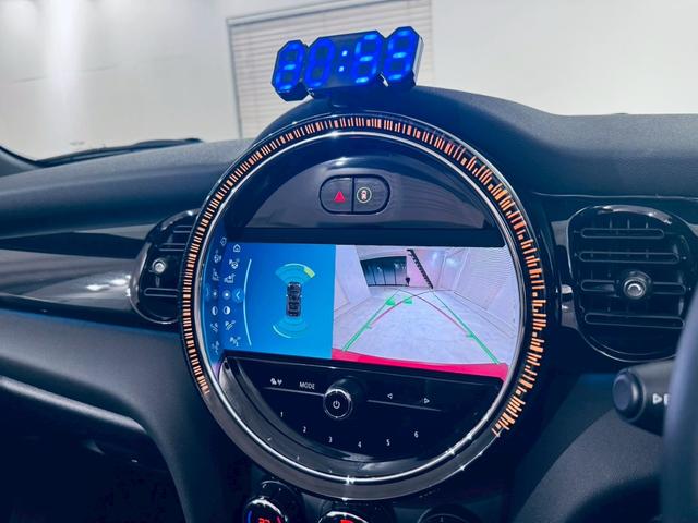 MINI クーパSコンバチブルプレミアムプラスPクラシクトリム ユニオンジャックトップ/ブラックエクステリア/ブラックレザーシート/純正オプション18AW/シートヒーター/Apple CarPlay/UJテールライト/前後センサー/バックカメラ/ミラーETC(36枚目)