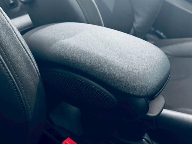 MINI クーパSコンバチブルプレミアムプラスPクラシクトリム ユニオンジャックトップ/ブラックエクステリア/ブラックレザーシート/純正オプション18AW/シートヒーター/Apple CarPlay/UJテールライト/前後センサー/バックカメラ/ミラーETC(41枚目)