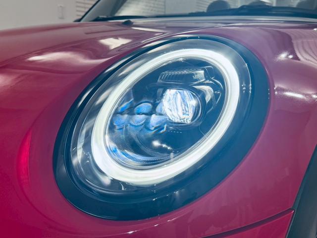 MINI クーパSコンバチブルプレミアムプラスPクラシクトリム ユニオンジャックトップ/ブラックエクステリア/ブラックレザーシート/純正オプション18AW/シートヒーター/Apple CarPlay/UJテールライト/前後センサー/バックカメラ/ミラーETC(50枚目)