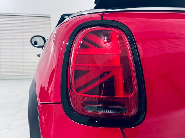MINI クーパSコンバチブルプレミアムプラスPクラシクトリム ユニオンジャックトップ/ブラックエクステリア/ブラックレザーシート/純正オプション18AW/シートヒーター/Apple CarPlay/UJテールライト/前後センサー/バックカメラ/ミラーETC(60枚目)