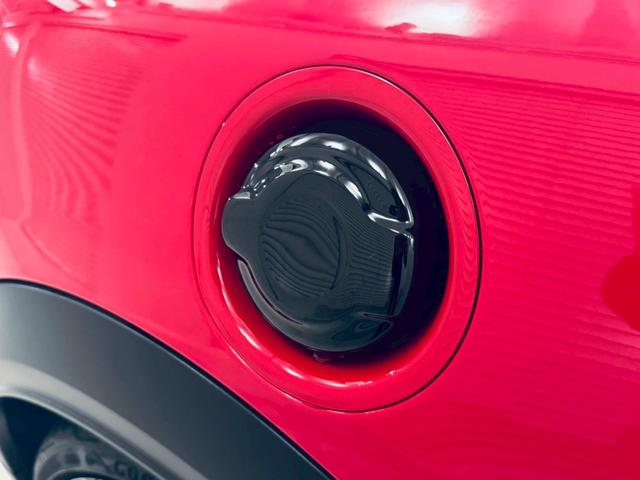 MINI クーパSコンバチブルプレミアムプラスPクラシクトリム ユニオンジャックトップ/ブラックエクステリア/ブラックレザーシート/純正オプション18AW/シートヒーター/Apple CarPlay/UJテールライト/前後センサー/バックカメラ/ミラーETC(63枚目)