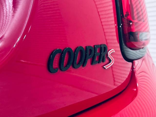 MINI クーパSコンバチブルプレミアムプラスPクラシクトリム ユニオンジャックトップ/ブラックエクステリア/ブラックレザーシート/純正オプション18AW/シートヒーター/Apple CarPlay/UJテールライト/前後センサー/バックカメラ/ミラーETC(65枚目)