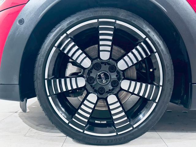 MINI クーパSコンバチブルプレミアムプラスPクラシクトリム ユニオンジャックトップ/ブラックエクステリア/ブラックレザーシート/純正オプション18AW/シートヒーター/Apple CarPlay/UJテールライト/前後センサー/バックカメラ/ミラーETC(73枚目)