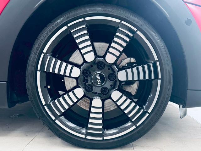 MINI クーパSコンバチブルプレミアムプラスPクラシクトリム ユニオンジャックトップ/ブラックエクステリア/ブラックレザーシート/純正オプション18AW/シートヒーター/Apple CarPlay/UJテールライト/前後センサー/バックカメラ/ミラーETC(74枚目)