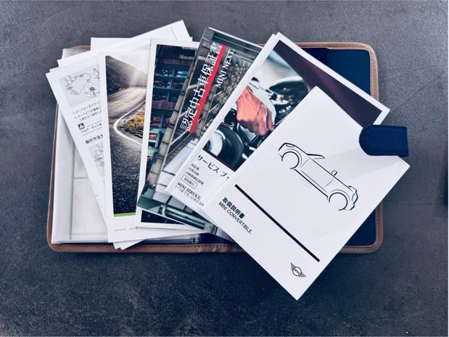 MINI クーパSコンバチブルプレミアムプラスPクラシクトリム ユニオンジャックトップ/ブラックエクステリア/ブラックレザーシート/純正オプション18AW/シートヒーター/Apple CarPlay/UJテールライト/前後センサー/バックカメラ/ミラーETC(76枚目)