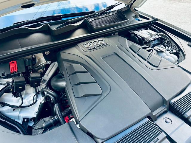 Q7 3.0TFSIクワトロ SラインPKG/アダプティブエアサス/前後シートヒーター/三列目シート/メモリー機能付きパワーシート/4ゾーンエアコン/マトリクスLED/21インチOPAW/ACC/黒革/トラフィックカメラ(3枚目)