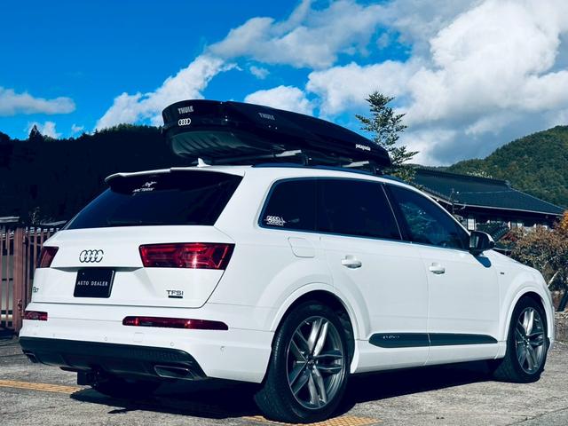 Q7 3.0TFSIクワトロ SラインPKG/アダプティブエアサス/前後シートヒーター/三列目シート/メモリー機能付きパワーシート/4ゾーンエアコン/マトリクスLED/21インチOPAW/ACC/黒革/トラフィックカメラ(7枚目)