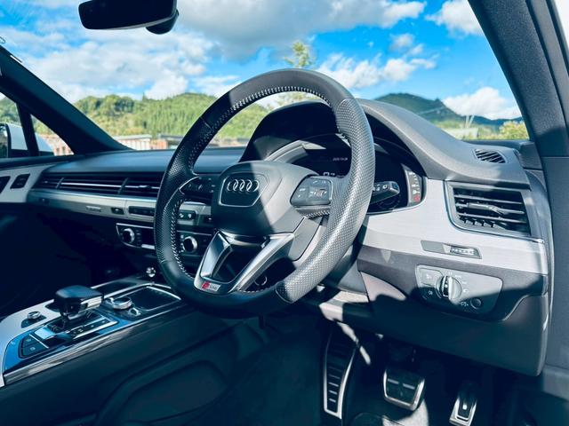 Q7 3.0TFSIクワトロ SラインPKG/アダプティブエアサス/前後シートヒーター/三列目シート/メモリー機能付きパワーシート/4ゾーンエアコン/マトリクスLED/21インチOPAW/ACC/黒革/トラフィックカメラ(11枚目)