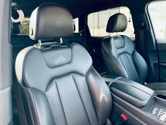 Q7 3.0TFSIクワトロ SラインPKG/アダプティブエアサス/前後シートヒーター/三列目シート/メモリー機能付きパワーシート/4ゾーンエアコン/マトリクスLED/21インチOPAW/ACC/黒革/トラフィックカメラ(12枚目)