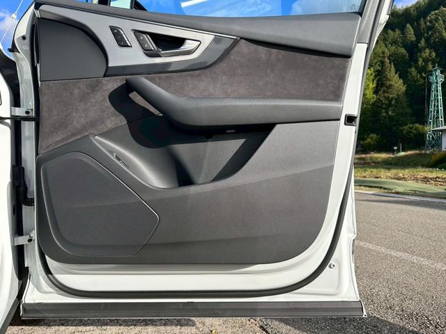 Q7 3.0TFSIクワトロ SラインPKG/アダプティブエアサス/前後シートヒーター/三列目シート/メモリー機能付きパワーシート/4ゾーンエアコン/マトリクスLED/21インチOPAW/ACC/黒革/トラフィックカメラ(14枚目)