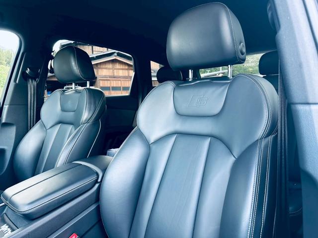 Q7 3.0TFSIクワトロ SラインPKG/アダプティブエアサス/前後シートヒーター/三列目シート/メモリー機能付きパワーシート/4ゾーンエアコン/マトリクスLED/21インチOPAW/ACC/黒革/トラフィックカメラ(16枚目)