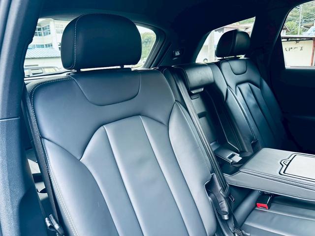 Q7 3.0TFSIクワトロ SラインPKG/アダプティブエアサス/前後シートヒーター/三列目シート/メモリー機能付きパワーシート/4ゾーンエアコン/マトリクスLED/21インチOPAW/ACC/黒革/トラフィックカメラ(20枚目)