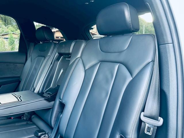 Q7 3.0TFSIクワトロ SラインPKG/アダプティブエアサス/前後シートヒーター/三列目シート/メモリー機能付きパワーシート/4ゾーンエアコン/マトリクスLED/21インチOPAW/ACC/黒革/トラフィックカメラ(24枚目)