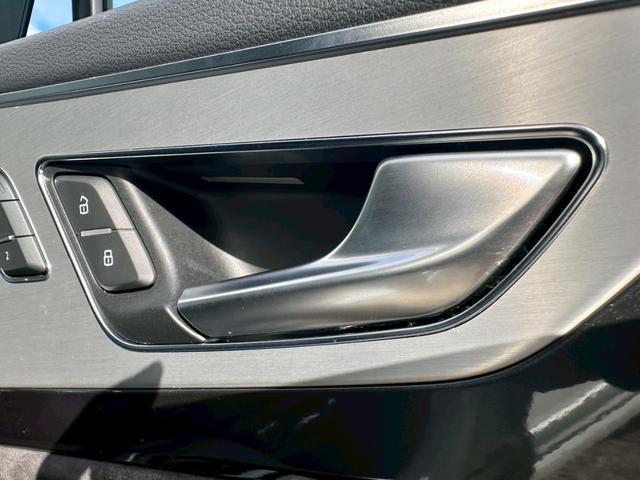 Q7 3.0TFSIクワトロ SラインPKG/アダプティブエアサス/前後シートヒーター/三列目シート/メモリー機能付きパワーシート/4ゾーンエアコン/マトリクスLED/21インチOPAW/ACC/黒革/トラフィックカメラ(38枚目)